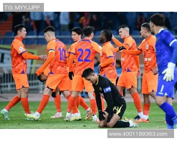 足球明星训练时意外受伤全过程视频曝光引发球迷热议